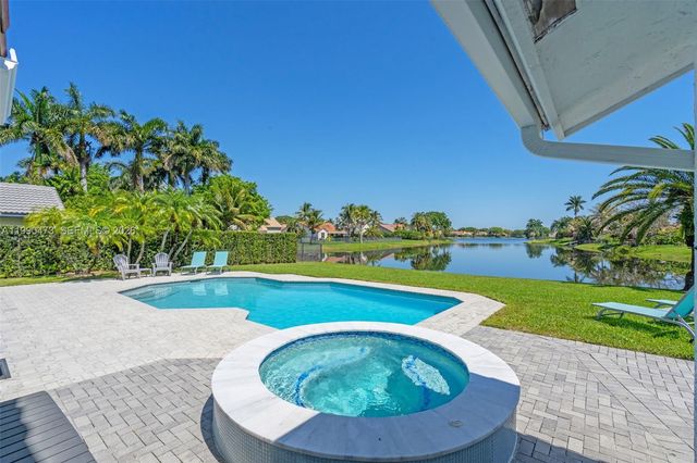 2920 Old Orchard Rd, Davie, FL 33328