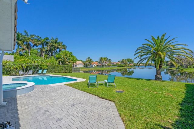 2920 Old Orchard Rd, Davie, FL 33328