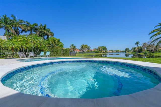 2920 Old Orchard Rd, Davie, FL 33328