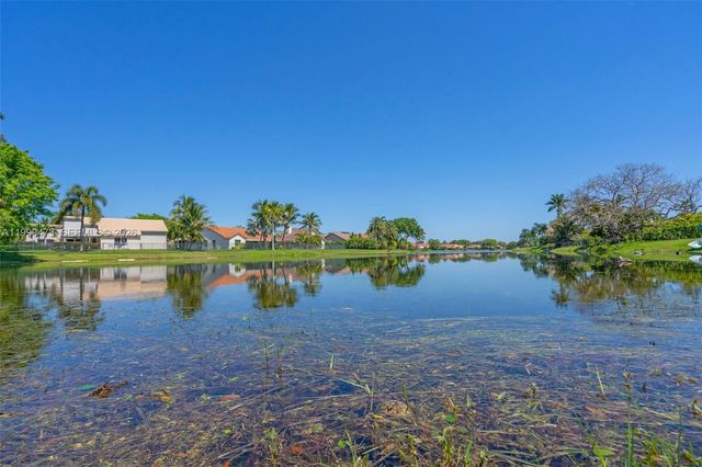 2920 Old Orchard Rd, Davie, FL 33328