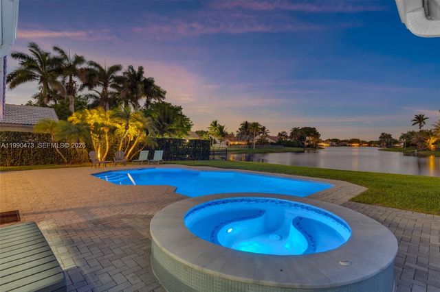 2920 Old Orchard Rd, Davie, FL 33328