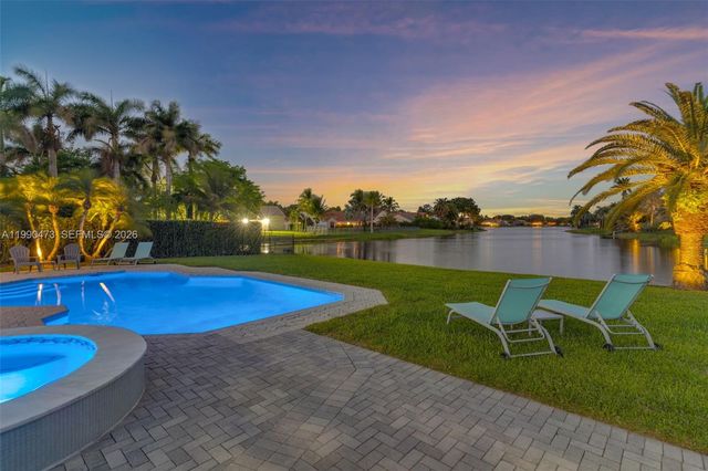 2920 Old Orchard Rd, Davie, FL 33328