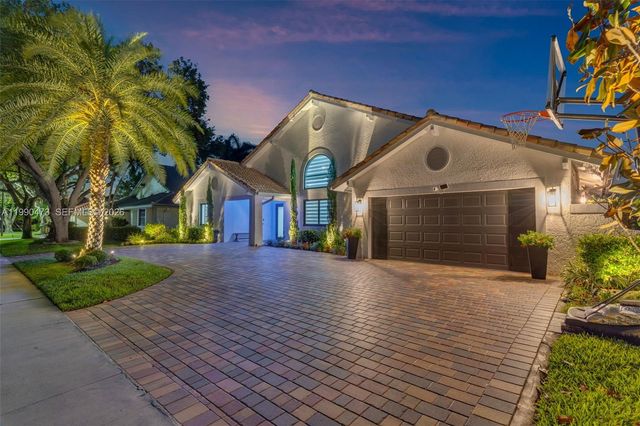 2920 Old Orchard Rd, Davie, FL 33328