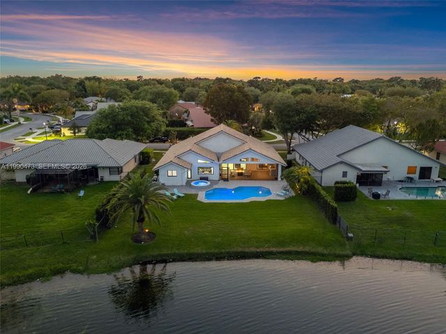 2920 Old Orchard Rd, Davie, FL 33328