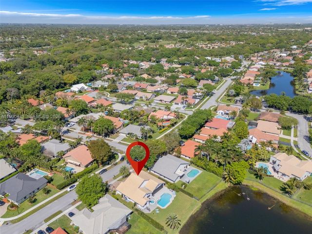 2920 Old Orchard Rd, Davie, FL 33328