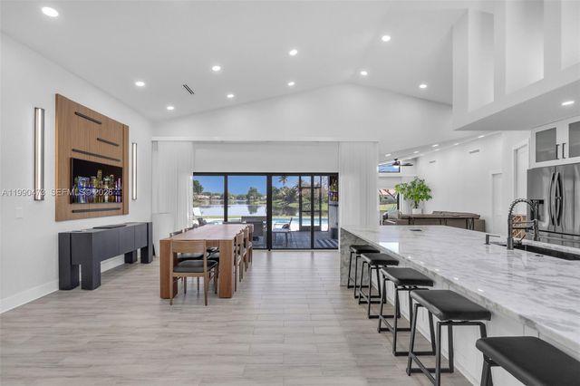 2920 Old Orchard Rd, Davie, FL 33328