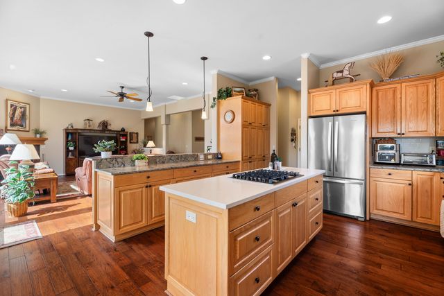 1054 Yosemite Falls Drive, Redmond, OR 97756