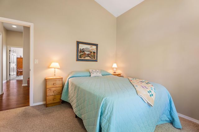 1054 Yosemite Falls Drive, Redmond, OR 97756