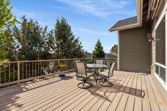 1054 Yosemite Falls Drive, Redmond, OR 97756