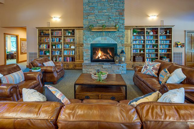 1054 Yosemite Falls Drive, Redmond, OR 97756