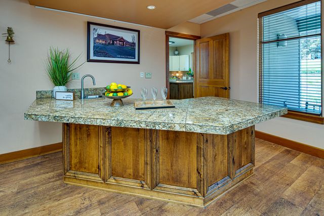1054 Yosemite Falls Drive, Redmond, OR 97756