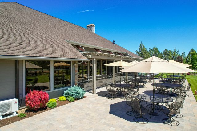 1054 Yosemite Falls Drive, Redmond, OR 97756