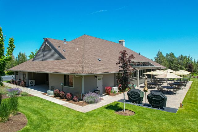 1054 Yosemite Falls Drive, Redmond, OR 97756