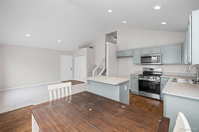 2660 Pontiac Lake Road, Waterford Charter Township, MI 48328