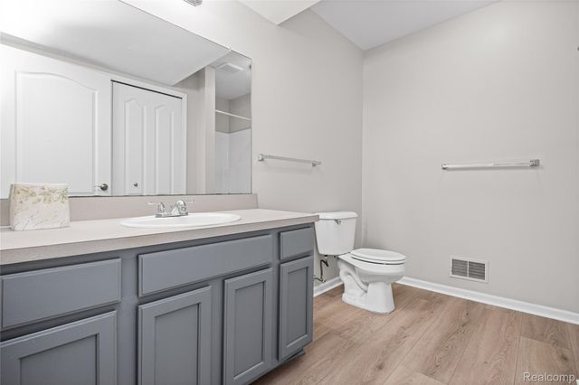 2660 Pontiac Lake Road, Waterford Charter Township, MI 48328