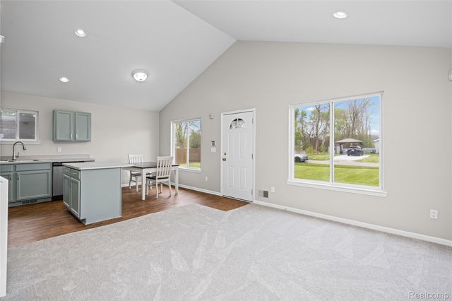 2660 Pontiac Lake Road, Waterford Charter Township, MI 48328