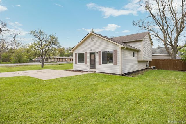 2660 Pontiac Lake Road, Waterford Charter Township, MI 48328