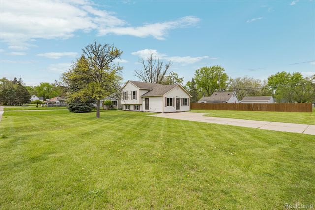 2660 Pontiac Lake Road, Waterford Charter Township, MI 48328