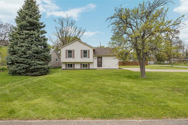 2660 Pontiac Lake Road, Waterford Charter Township, MI 48328