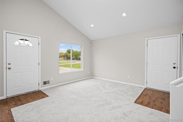 2660 Pontiac Lake Road, Waterford Charter Township, MI 48328