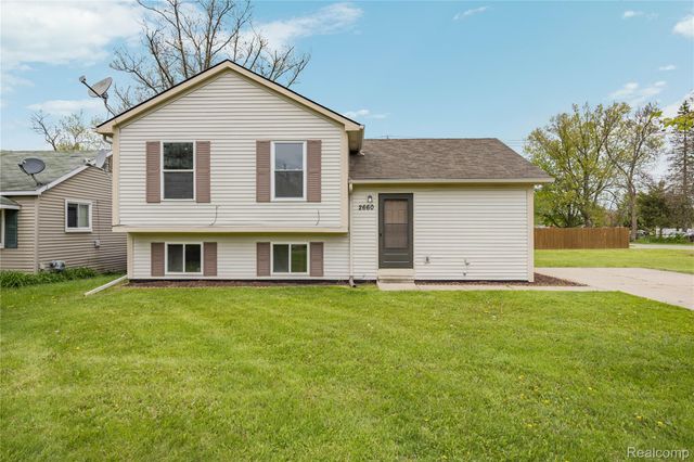 2660 Pontiac Lake Road, Waterford Charter Township, MI 48328