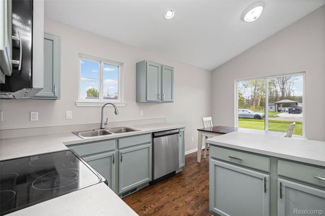 2660 Pontiac Lake Road, Waterford Charter Township, MI 48328