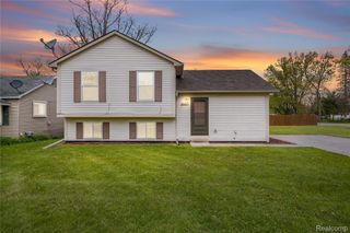 2660 Pontiac Lake Road, Waterford Charter Township, MI 48328