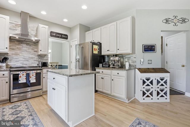 18214 ROCKLAND DR, Hagerstown, MD 21740