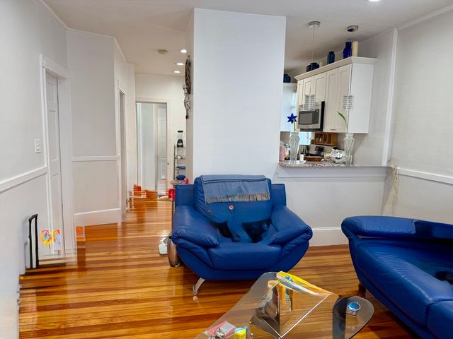 23 Goethe St 1, Boston, MA 02132