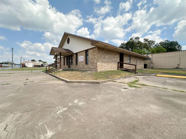 702 N Richmond, Wharton, TX 77488