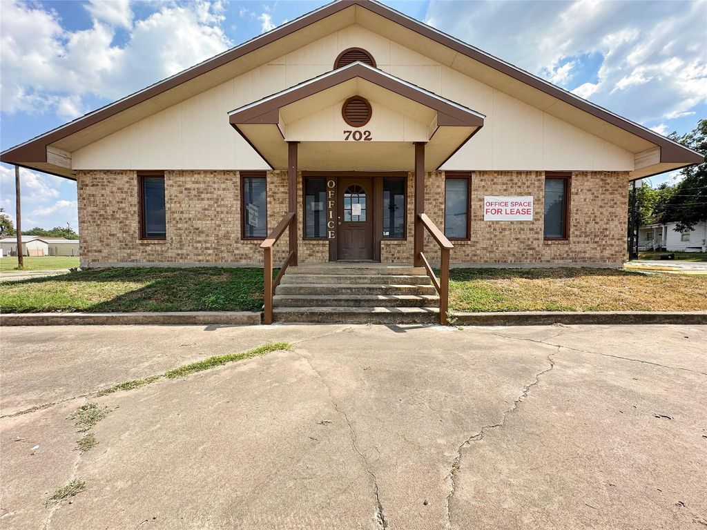 702 N Richmond, Wharton, TX 77488