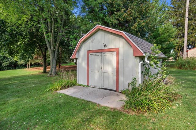 949 Hickory Hill PARKWAY, Hubertus, WI 53033