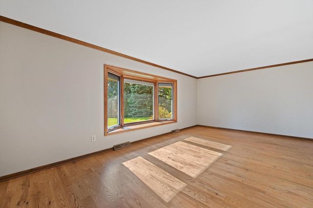 949 Hickory Hill PARKWAY, Hubertus, WI 53033