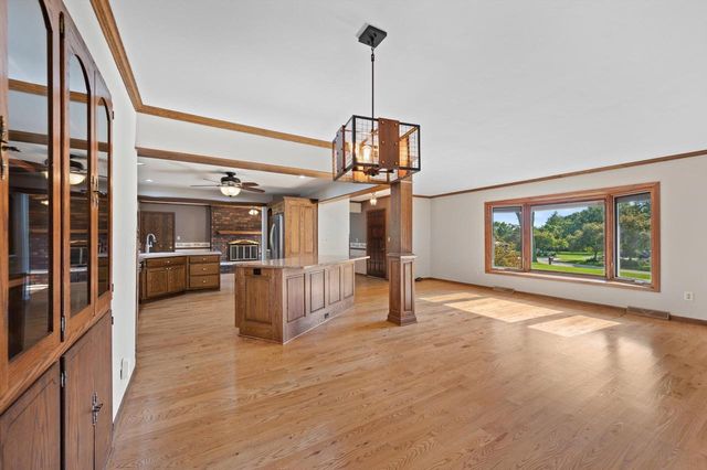949 Hickory Hill PARKWAY, Hubertus, WI 53033