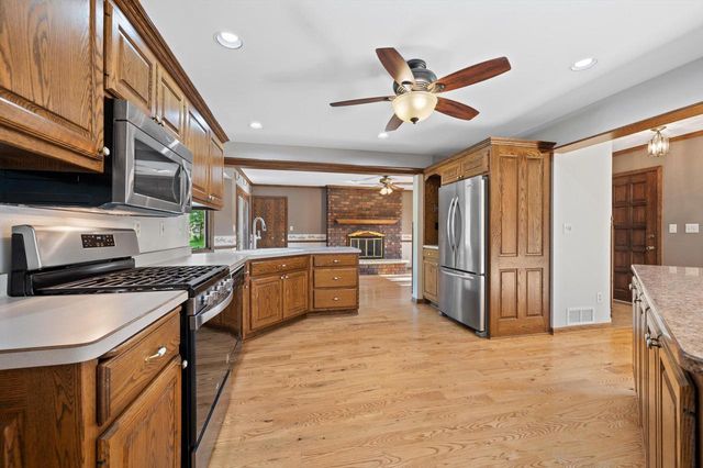 949 Hickory Hill PARKWAY, Hubertus, WI 53033