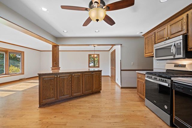 949 Hickory Hill PARKWAY, Hubertus, WI 53033