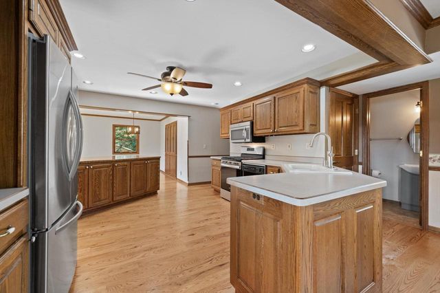 949 Hickory Hill PARKWAY, Hubertus, WI 53033