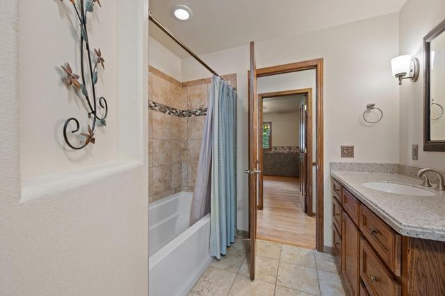 949 Hickory Hill PARKWAY, Hubertus, WI 53033