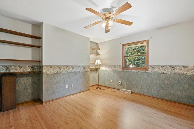 949 Hickory Hill PARKWAY, Hubertus, WI 53033