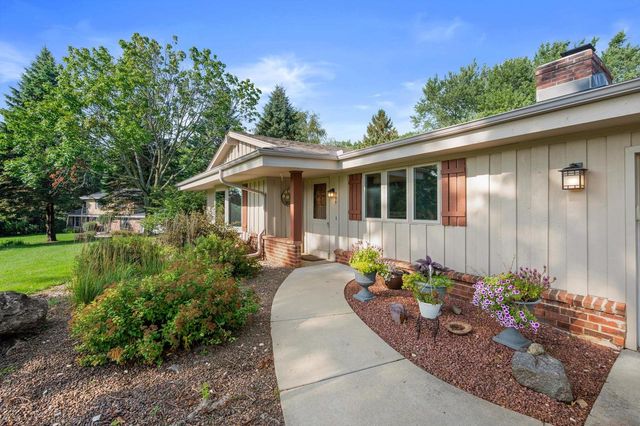 949 Hickory Hill PARKWAY, Hubertus, WI 53033