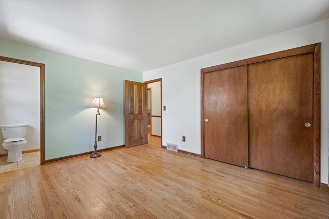 949 Hickory Hill PARKWAY, Hubertus, WI 53033