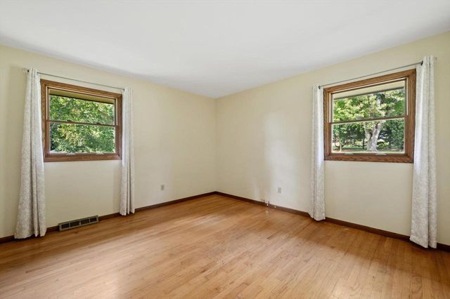 949 Hickory Hill PARKWAY, Hubertus, WI 53033