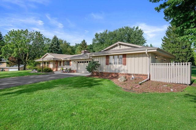 949 Hickory Hill PARKWAY, Hubertus, WI 53033