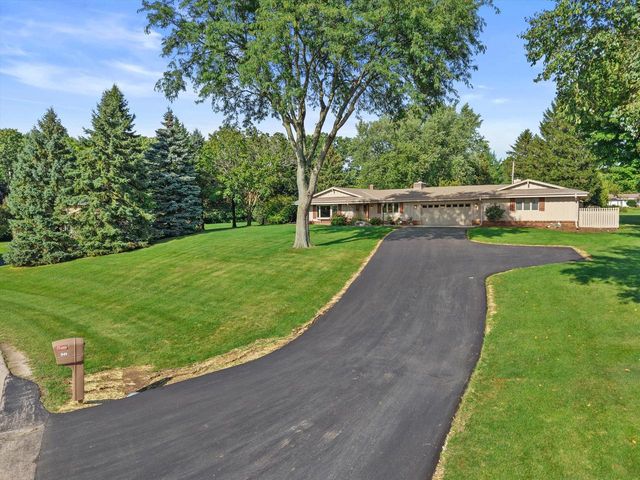 949 Hickory Hill PARKWAY, Hubertus, WI 53033