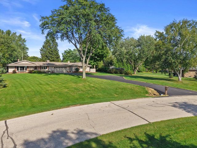 949 Hickory Hill PARKWAY, Hubertus, WI 53033