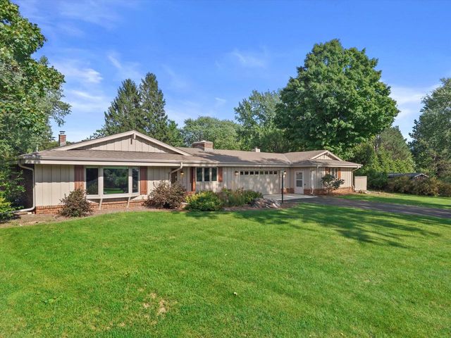 949 Hickory Hill PARKWAY, Hubertus, WI 53033