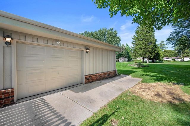 949 Hickory Hill PARKWAY, Hubertus, WI 53033