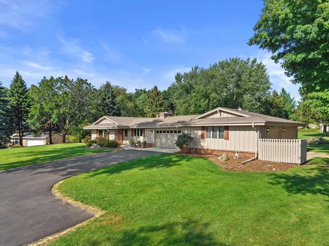 949 Hickory Hill PARKWAY, Hubertus, WI 53033
