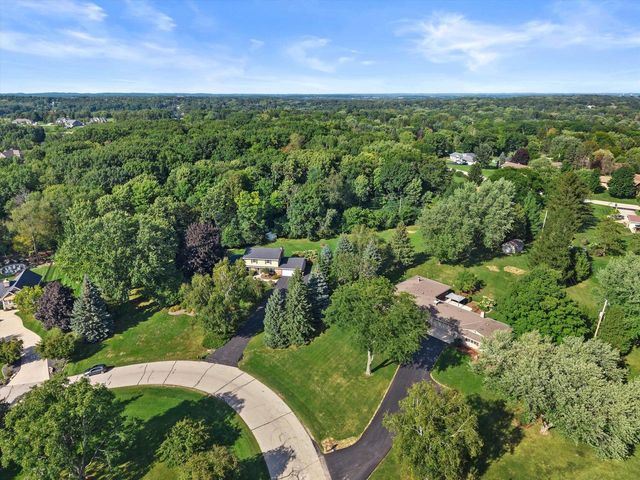 949 Hickory Hill PARKWAY, Hubertus, WI 53033