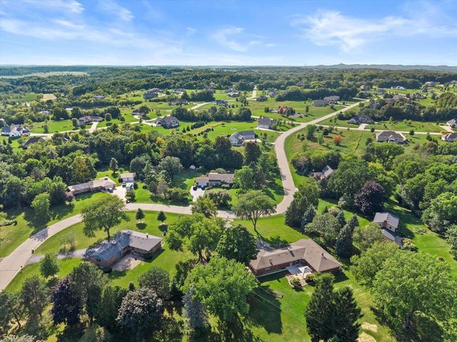 949 Hickory Hill PARKWAY, Hubertus, WI 53033